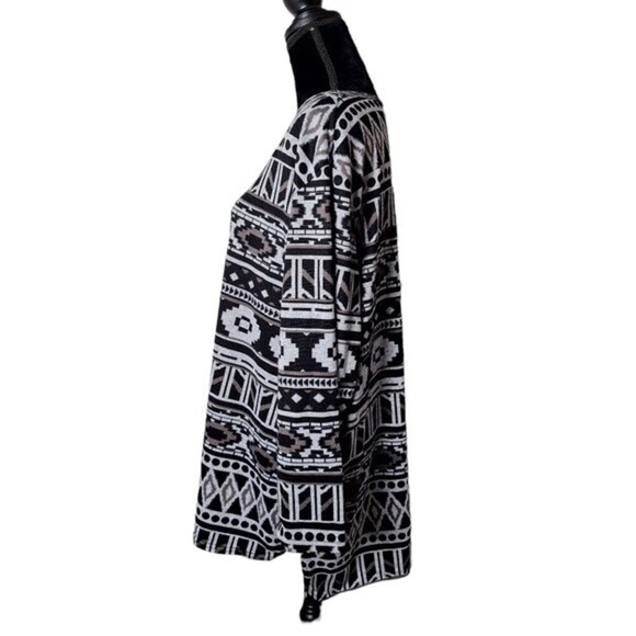 Bobbie Brooks Size 3X Plus Size Geometric Print 3/4 Sleeve Scoop Neck Tunic Top - Picture 2 of 9